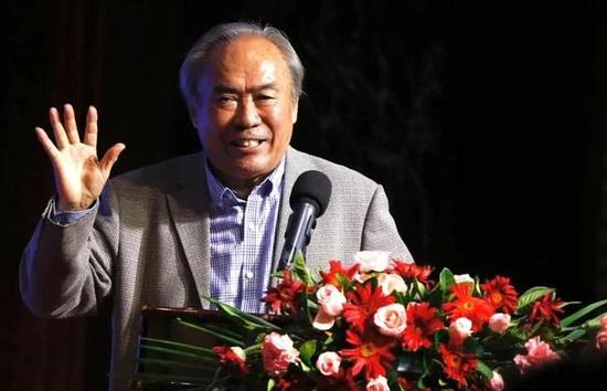 校花被惩罚下面放震蛋上课